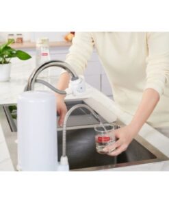 Hình ảnh thực tế thiết bị lọc nước trên bồn rửa Cleansui ET101