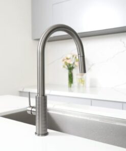 Hình ảnh thực tế vòi rửa bát nóng lạnh Konox Venice Gun Metal có dây rút