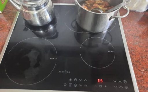 Nguyên nhân và cách khắc phục bếp từ AEG báo lỗi E9