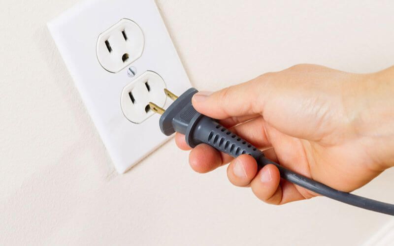 Kết nối nguồn điện và kiểm tra hoạt động của máy hút mùi