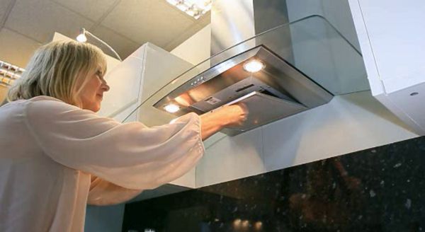 Cách lắp đặt máy hút mùi kính cong