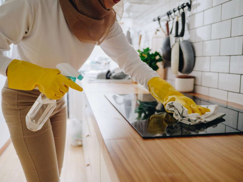 Vệ sinh và bảo quản bếp từ Lorca